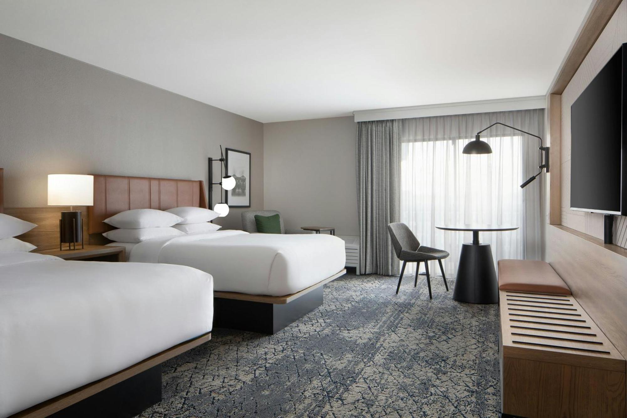 Sheraton Westport Lakeside Chalet Мэриленд-Хайтс Экстерьер фото