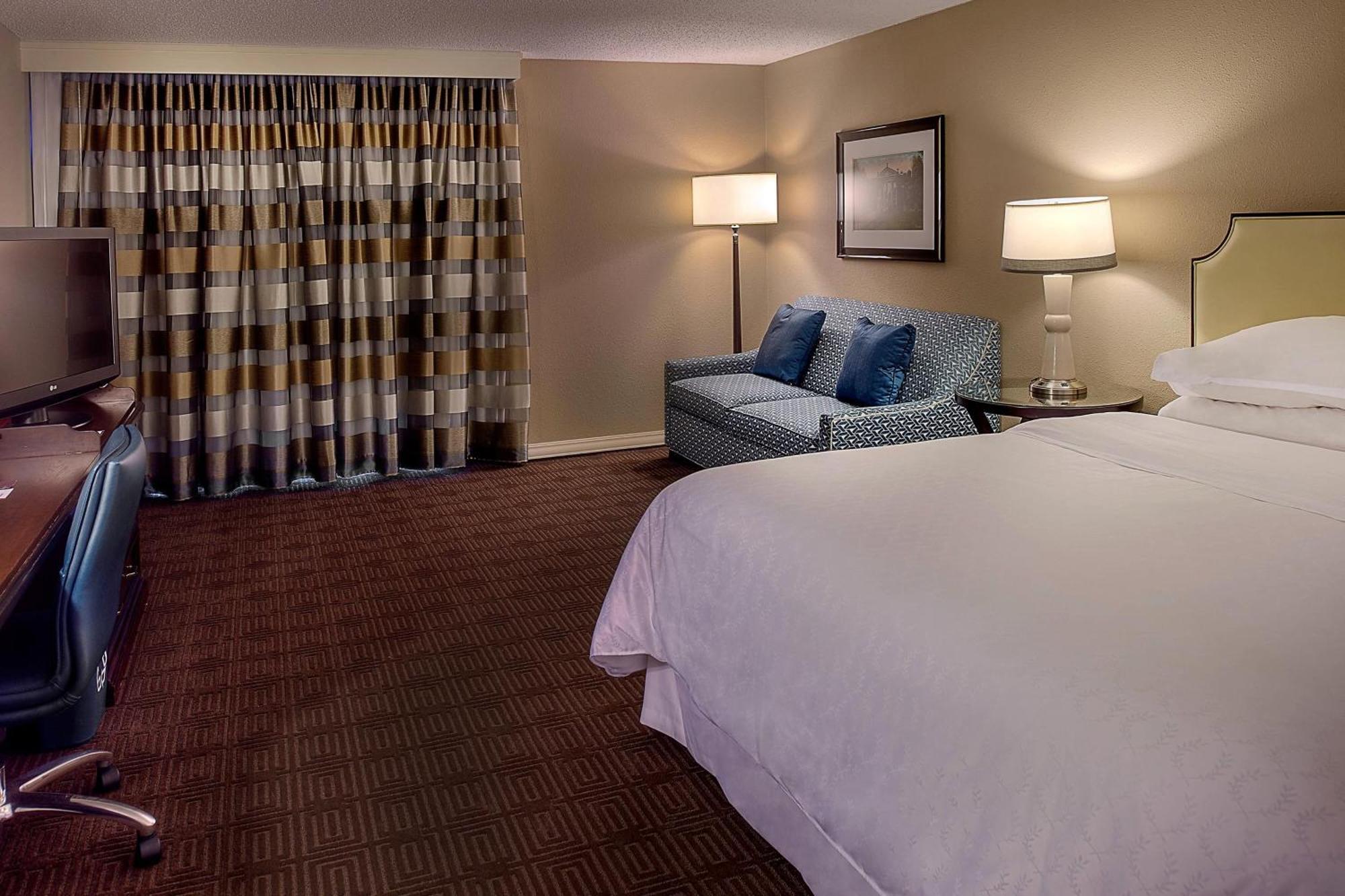 Sheraton Westport Lakeside Chalet Мэриленд-Хайтс Экстерьер фото