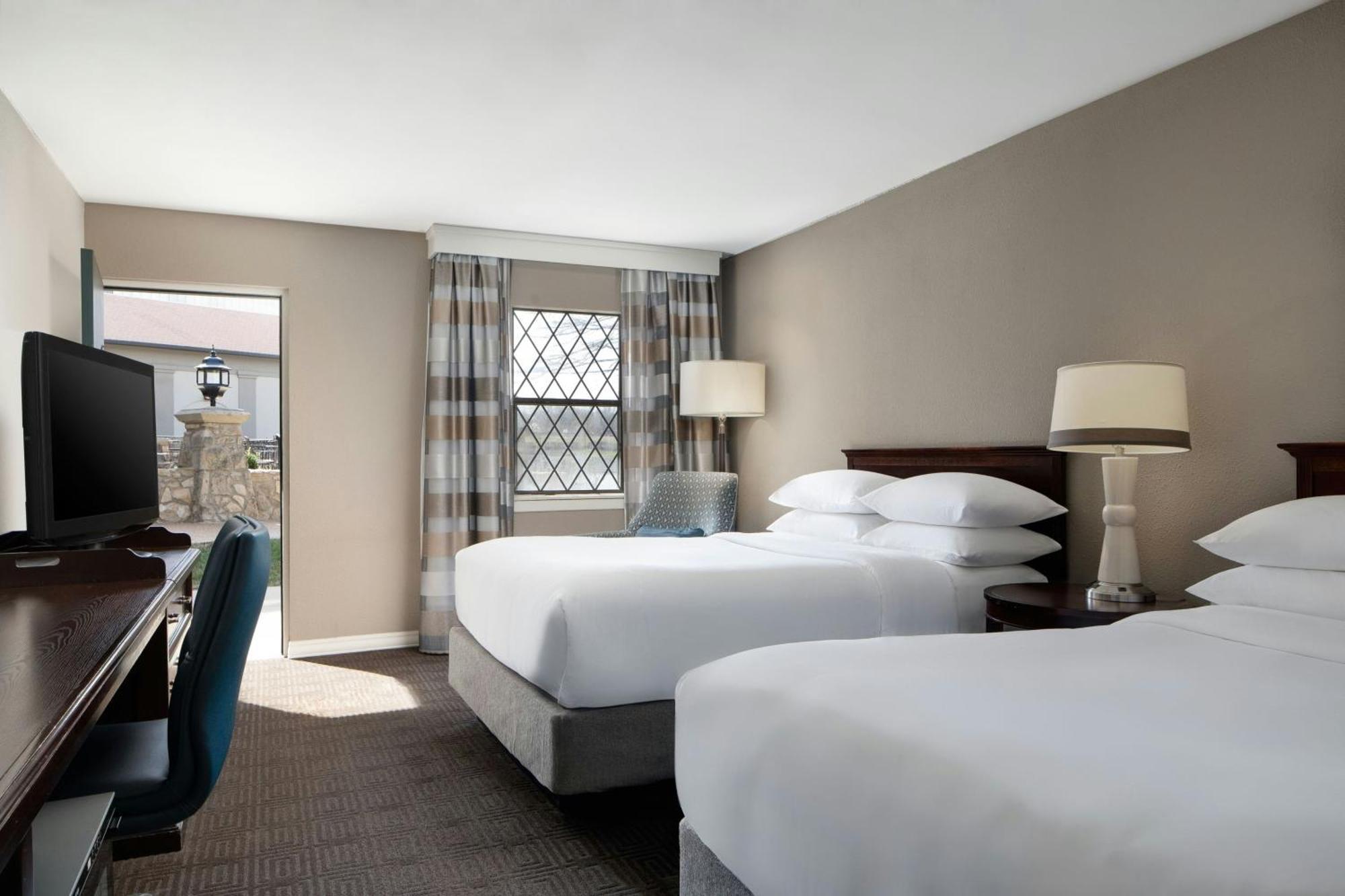 Sheraton Westport Lakeside Chalet Мэриленд-Хайтс Экстерьер фото