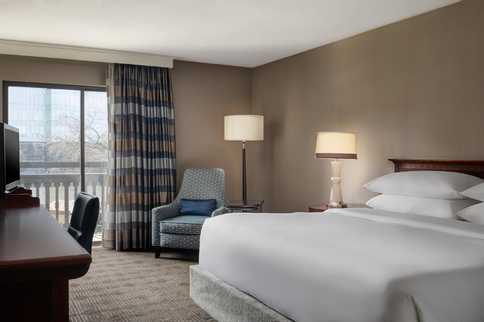 Sheraton Westport Lakeside Chalet Мэриленд-Хайтс Экстерьер фото