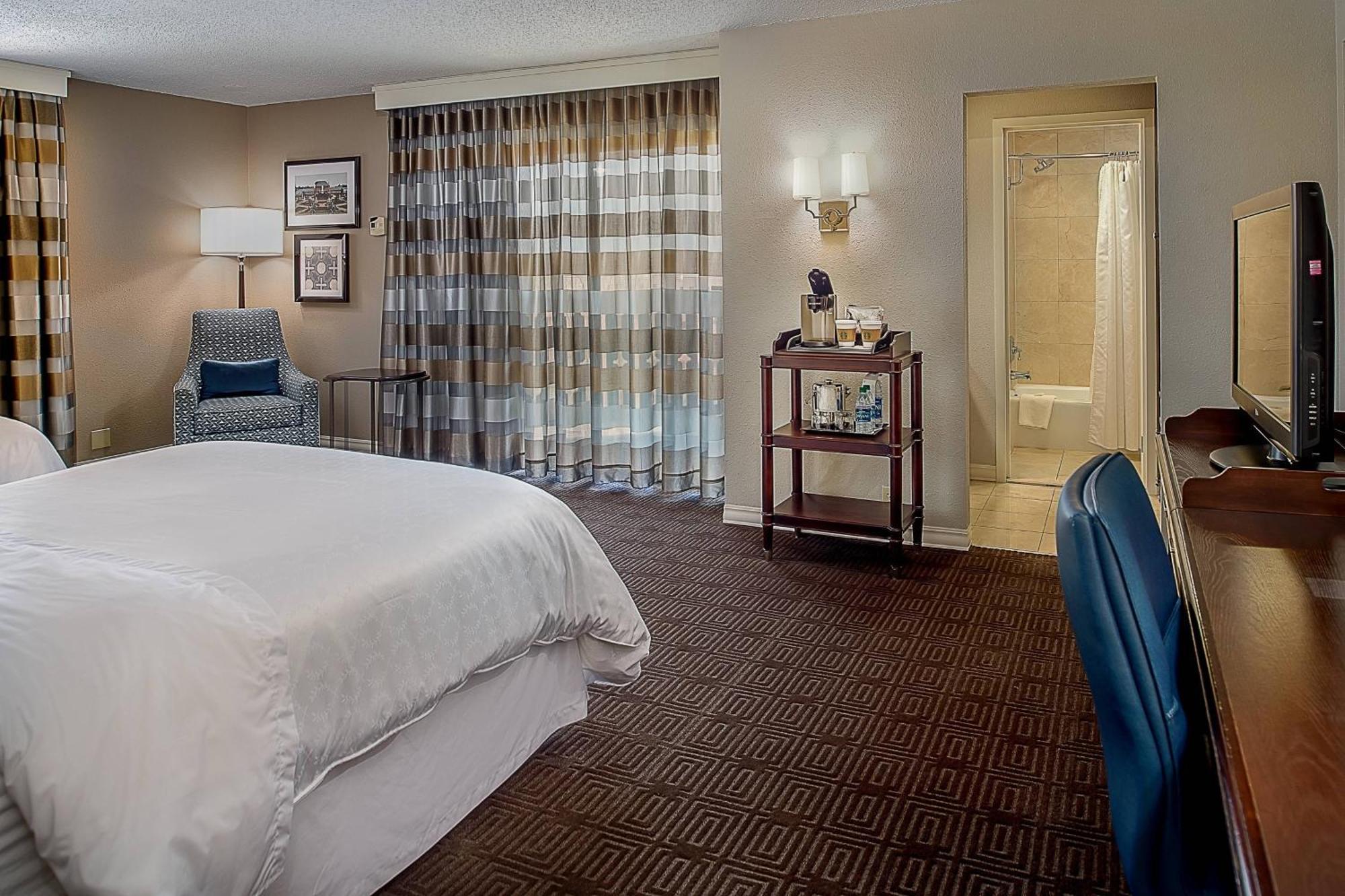 Sheraton Westport Lakeside Chalet Мэриленд-Хайтс Экстерьер фото