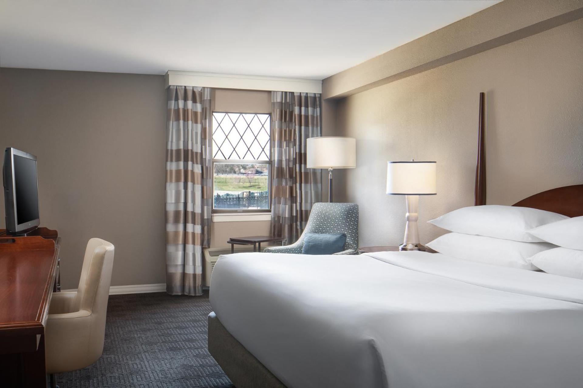 Sheraton Westport Lakeside Chalet Мэриленд-Хайтс Экстерьер фото